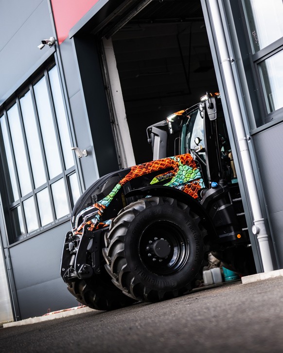 VALTRA – The Chameleon